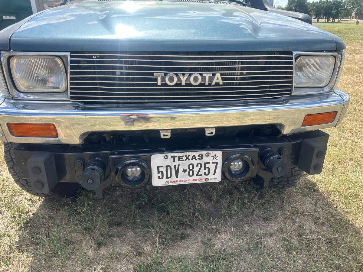 Toyota-4runner-sr5-1990-grey-23