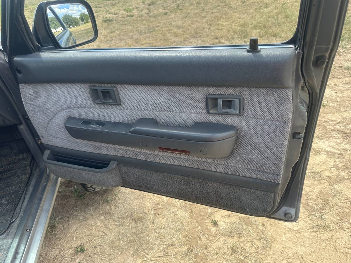Toyota-4runner-sr5-1990-grey-7