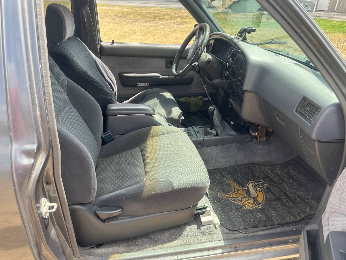 Toyota-4runner-sr5-1990-grey-8