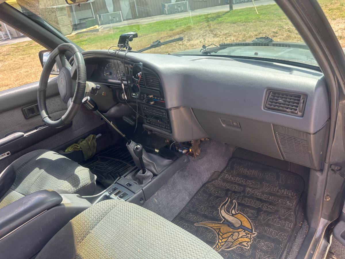 Toyota-4runner-sr5-1990-grey-9