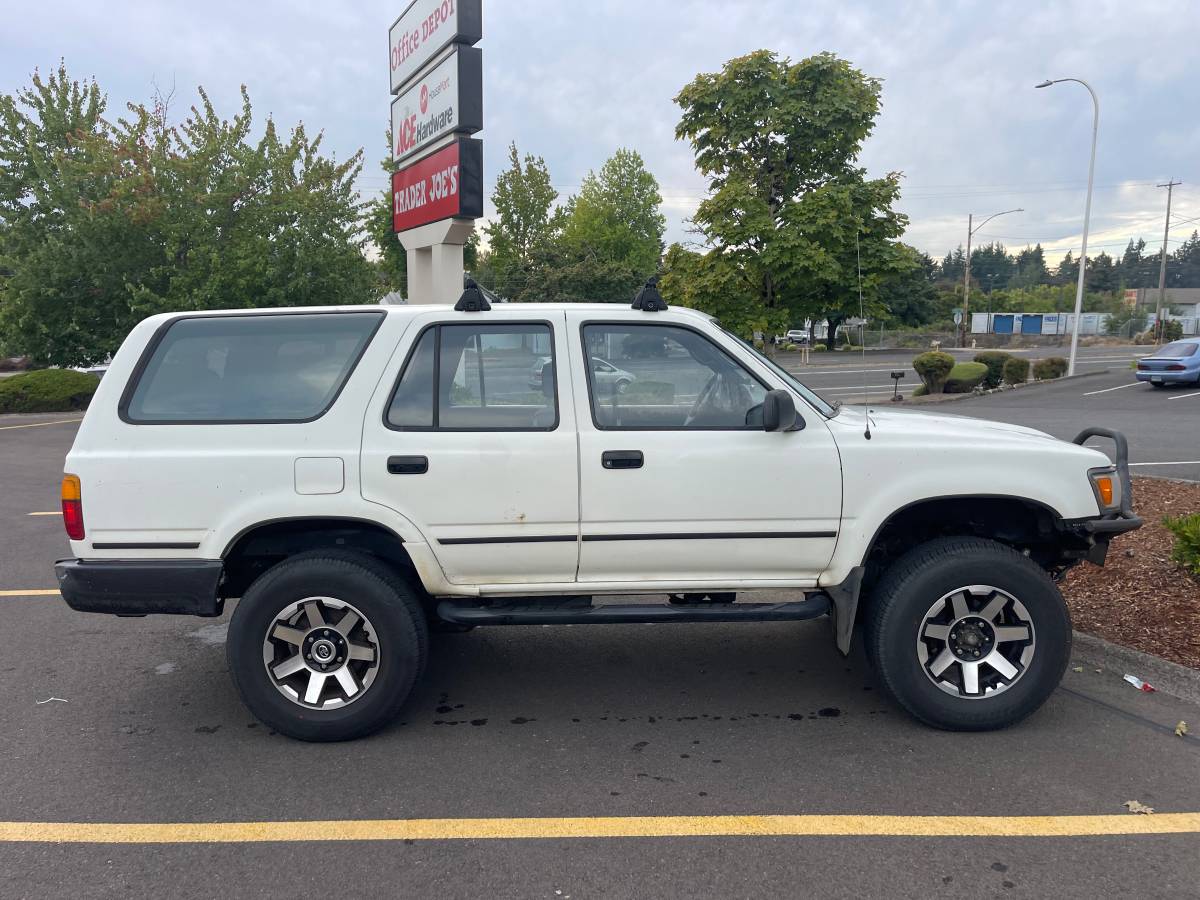 Toyota-4runner-sr5-4x4-1992-white-18