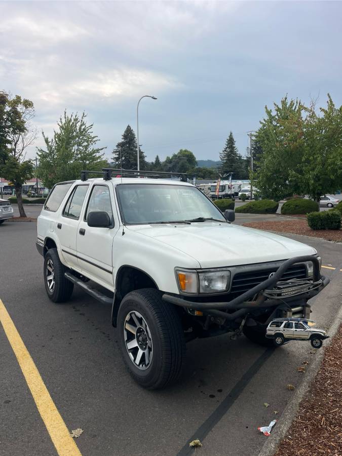 Toyota-4runner-sr5-4x4-1992-white-19