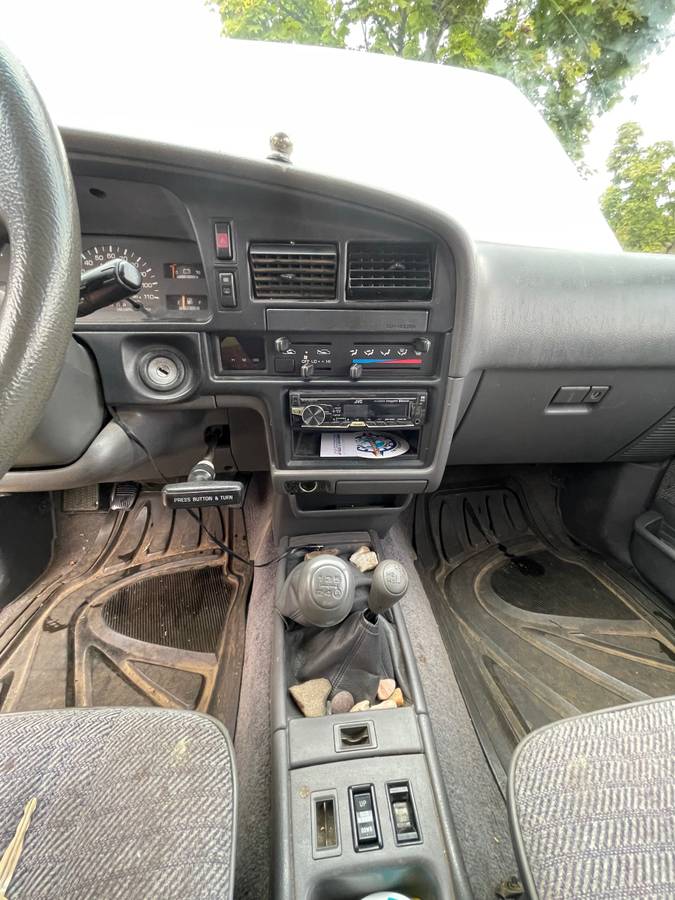 Toyota-4runner-sr5-4x4-1992-white-3