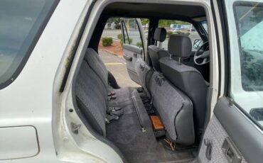 Toyota-4runner-sr5-4x4-1992-white-6