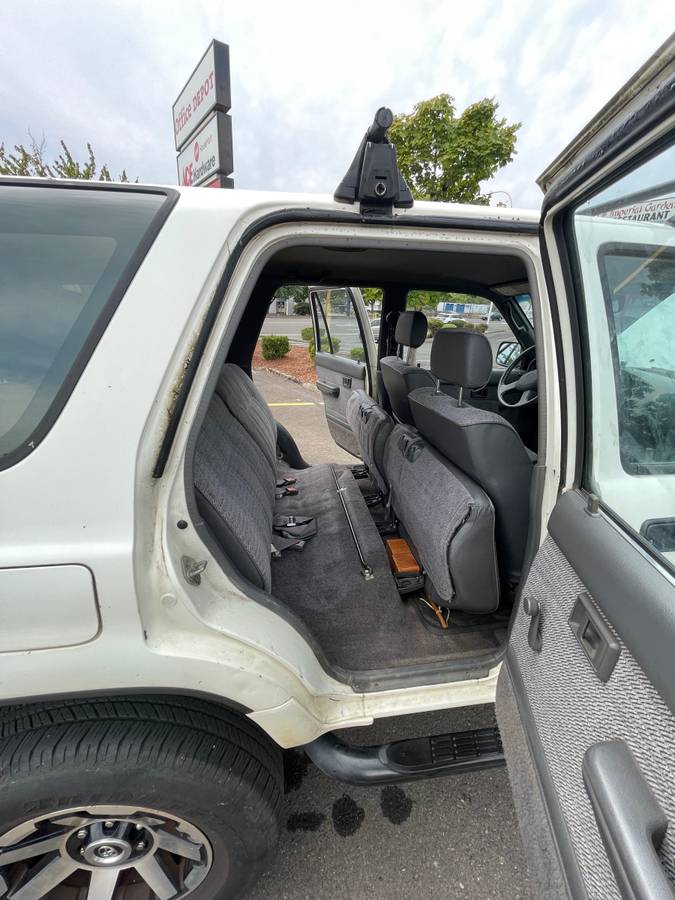 Toyota-4runner-sr5-4x4-1992-white-6