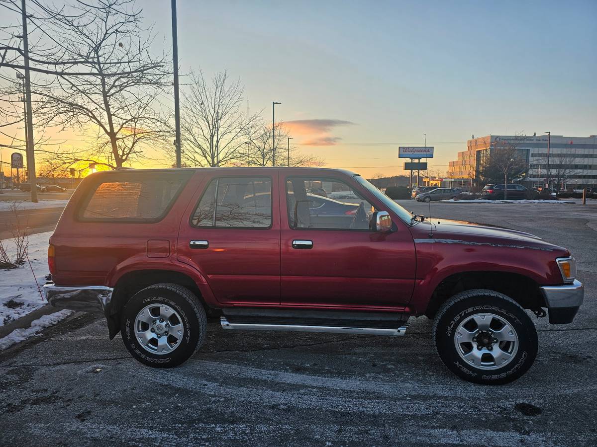 Toyota-4runner-sr5-4x4-1994-red-5