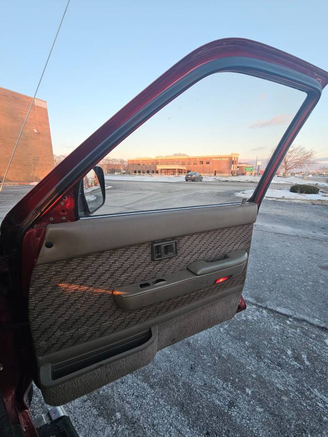 Toyota-4runner-sr5-4x4-1994-red-8