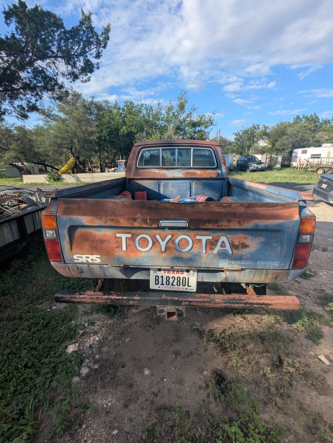 Toyota-4x4-truck-1983-blue-3