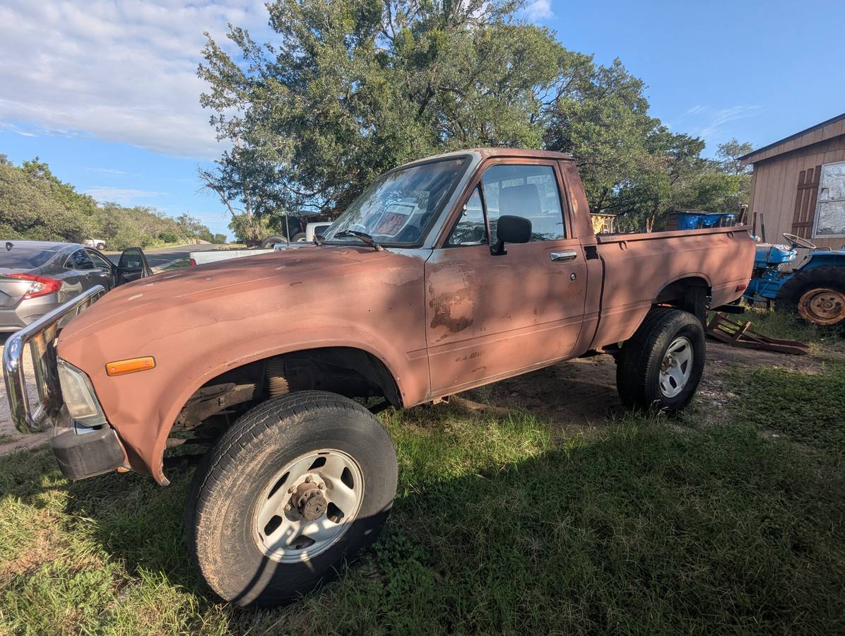 Toyota-4x4-truck-1983-blue