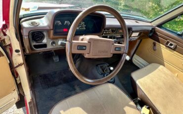 Toyota-4x4-truck-1983-red-14