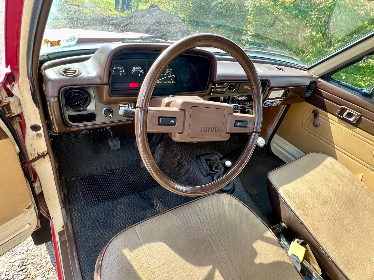 Toyota-4x4-truck-1983-red-14