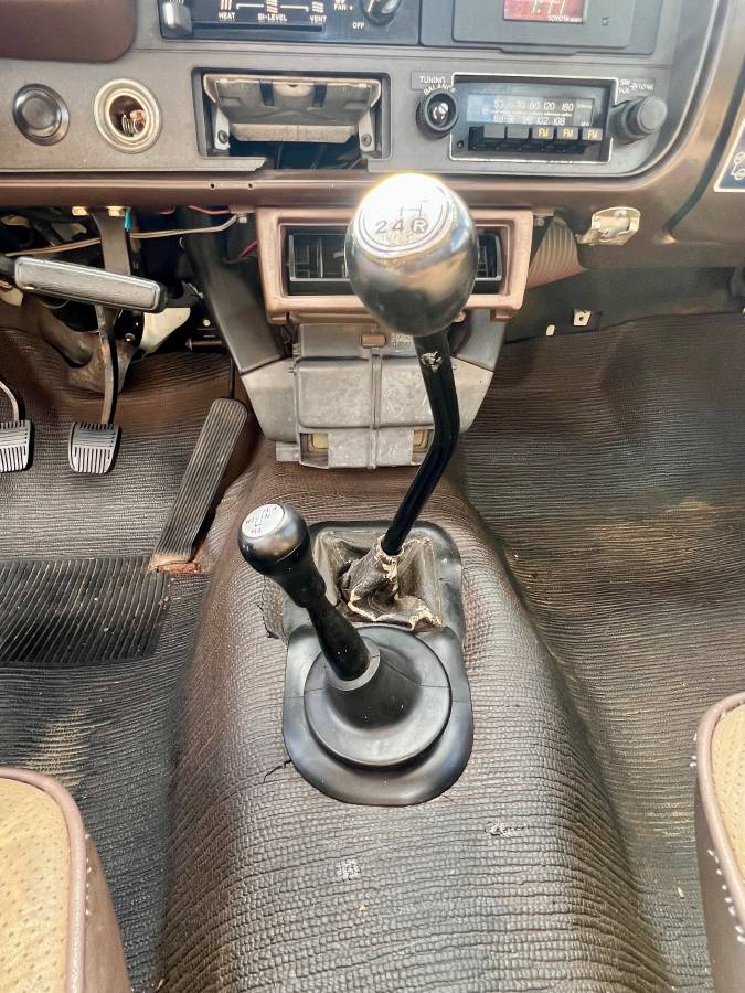 Toyota-4x4-truck-1983-red-15