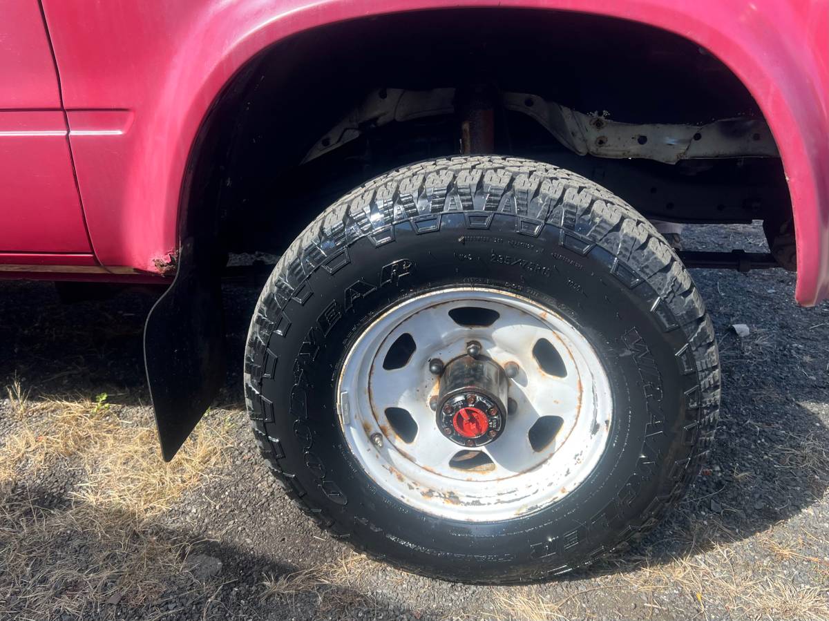 Toyota-4x4-truck-1983-red-19
