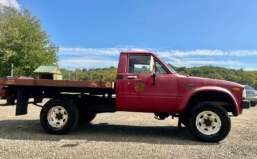 Toyota-4x4-truck-1983-red-2