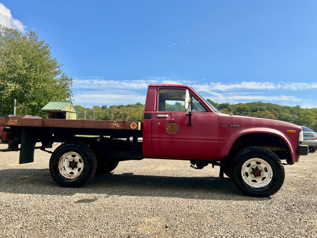 Toyota-4x4-truck-1983-red-2