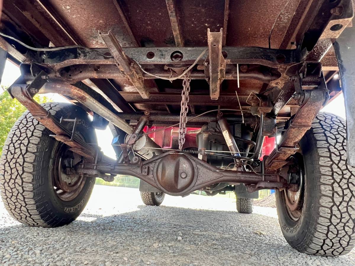 Toyota-4x4-truck-1983-red-9