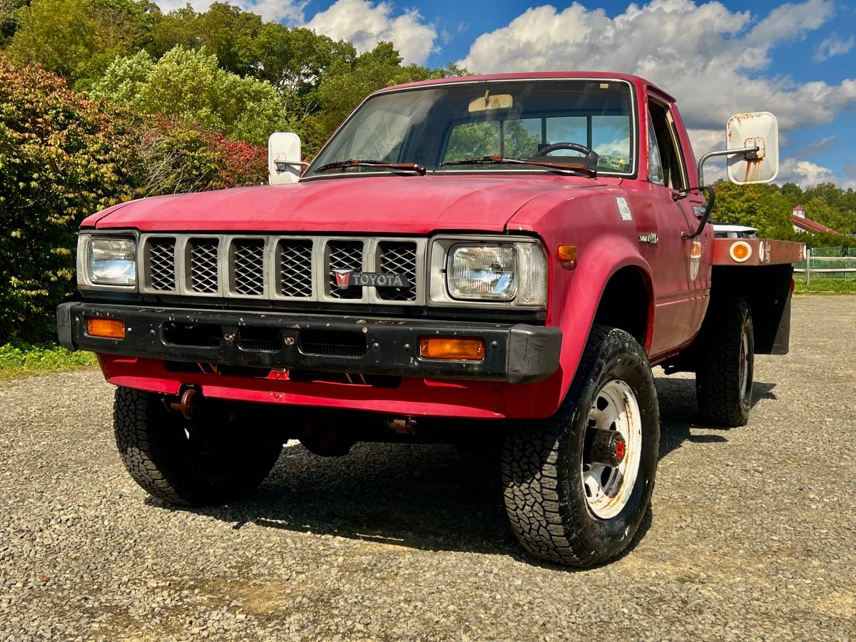 Toyota-4x4-truck-1983-red