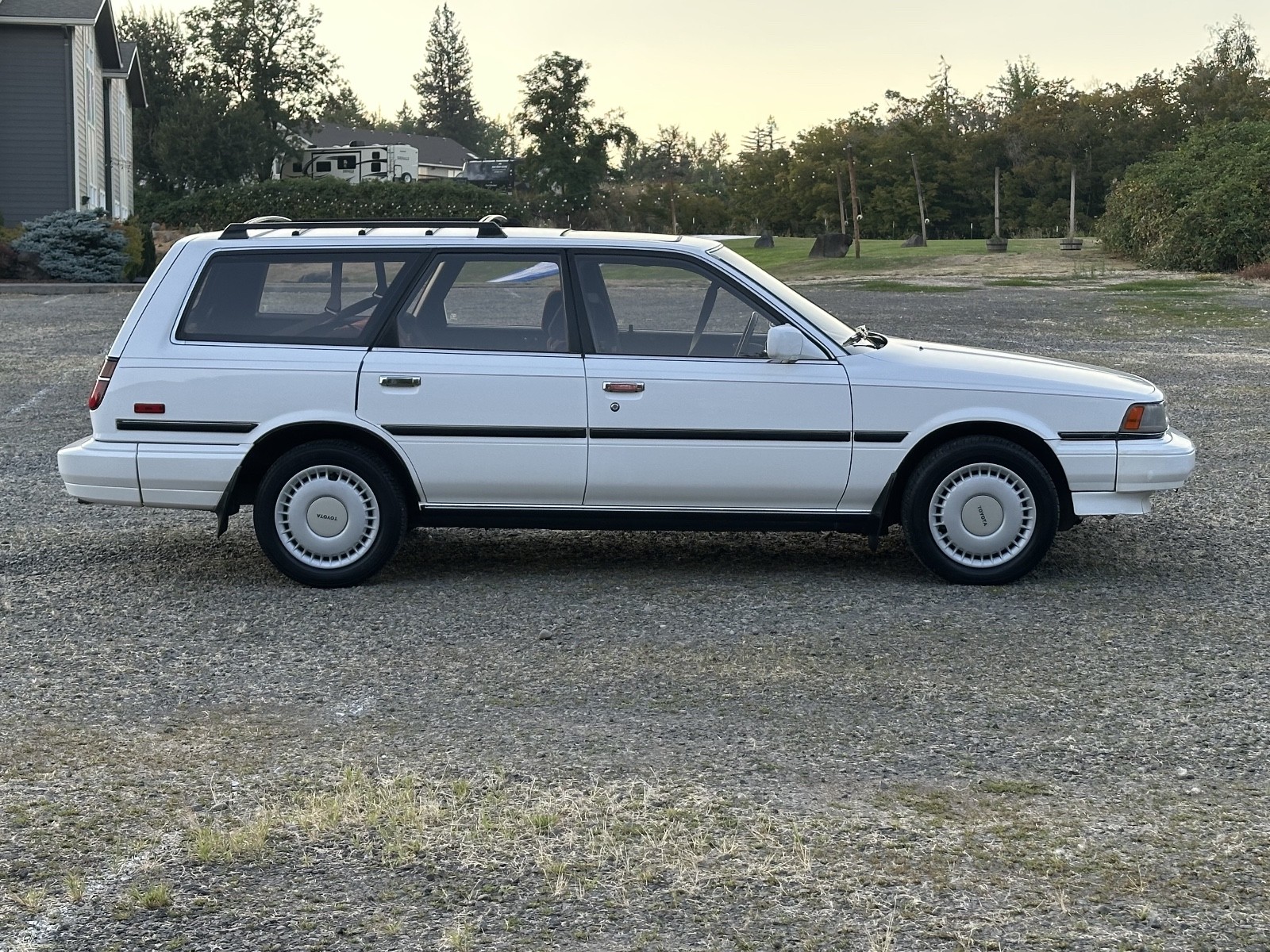 Toyota-Camry-1988-Wagon-8