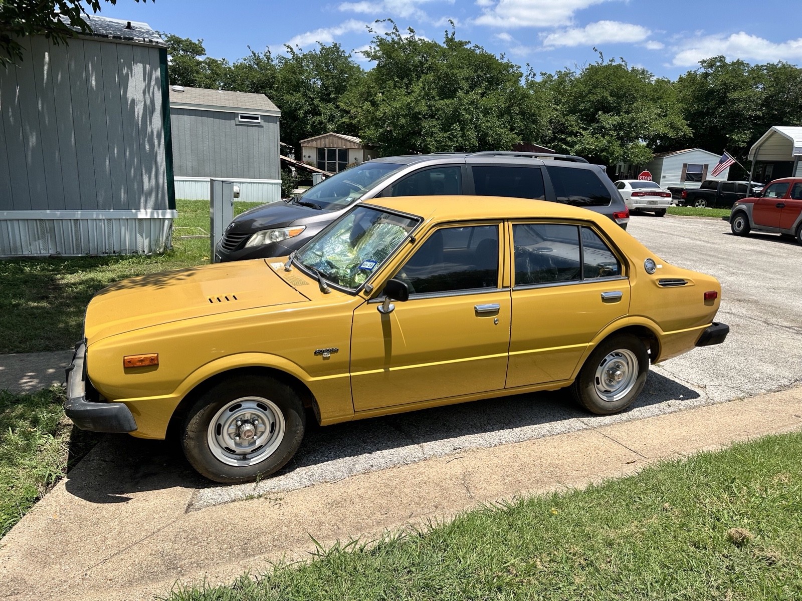 Toyota-Corolla-1976-Coupe-3