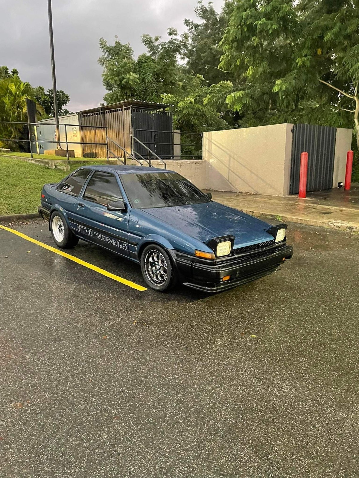Toyota-Corolla-1985-Coupe-12