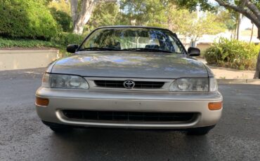 Toyota-Corolla-1996-Sedan-2