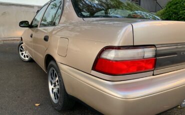 Toyota-Corolla-1996-Sedan-8