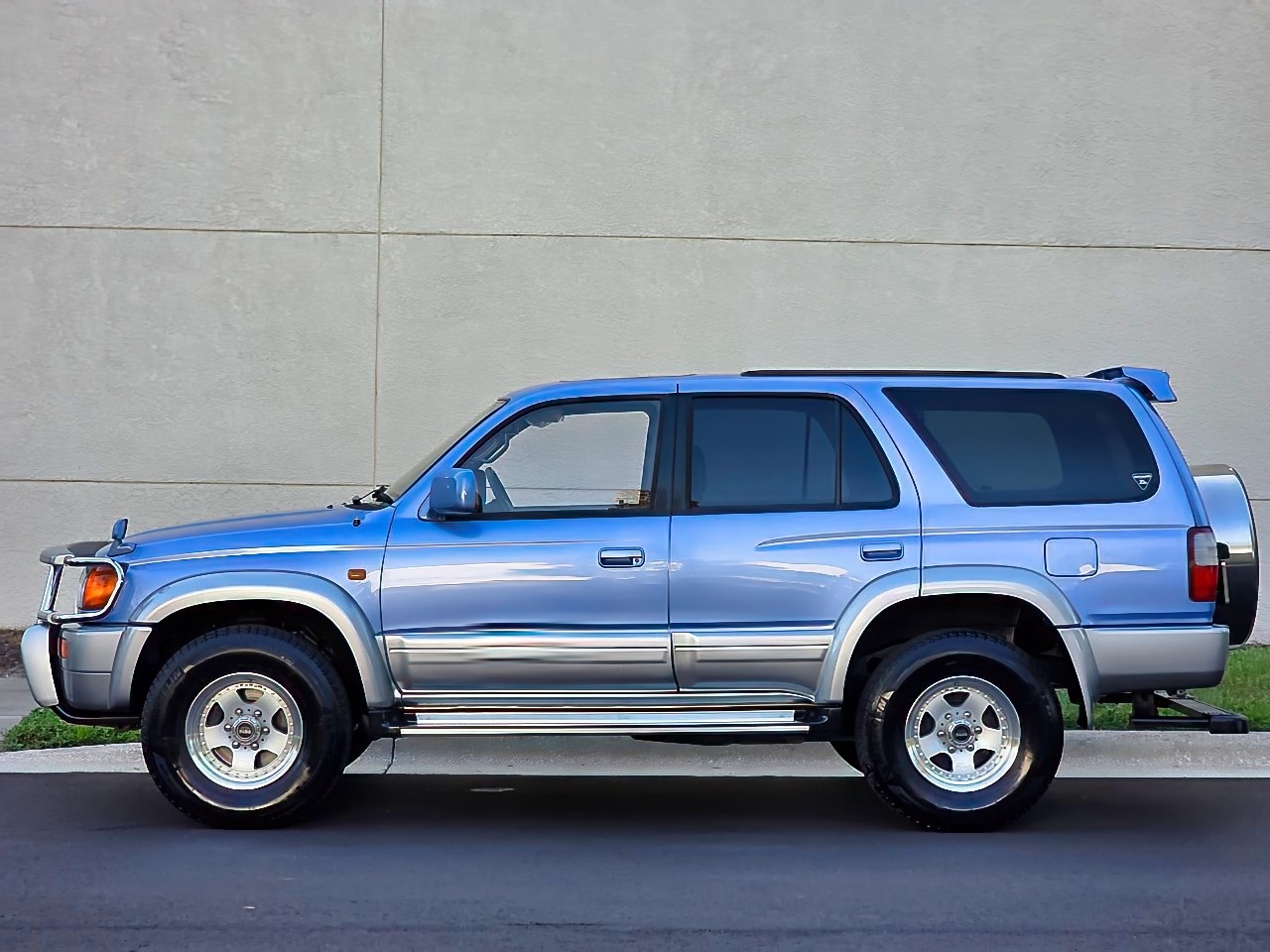 Toyota-Hilux-Surf-1996-SUV-15