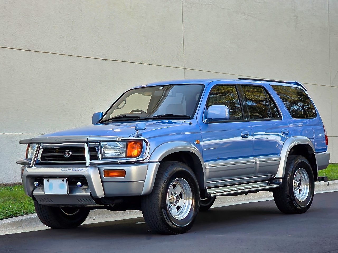 Toyota-Hilux-Surf-1996-SUV-2