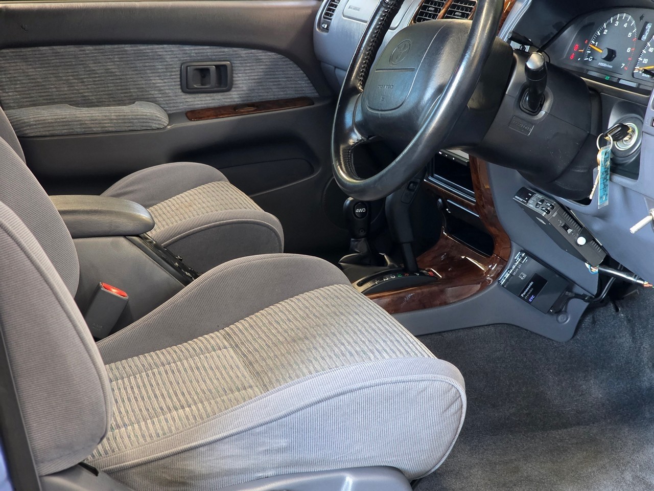 Toyota-Hilux-Surf-1996-SUV-24