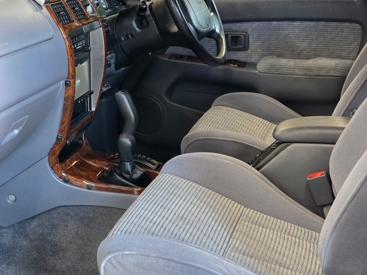 Toyota-Hilux-Surf-1996-SUV-25