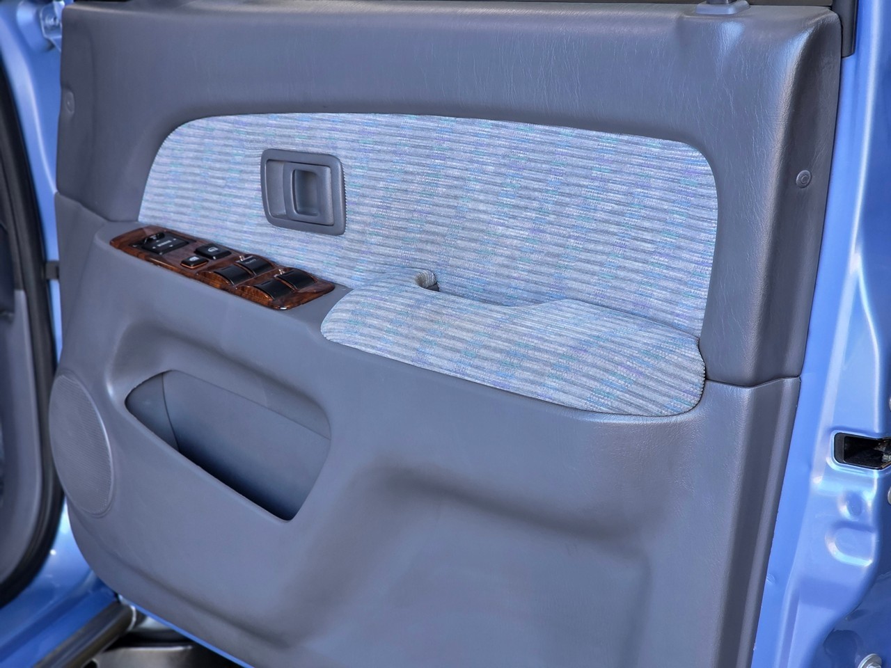 Toyota-Hilux-Surf-1996-SUV-30