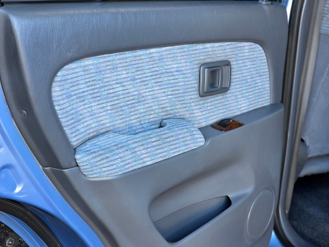 Toyota-Hilux-Surf-1996-SUV-32