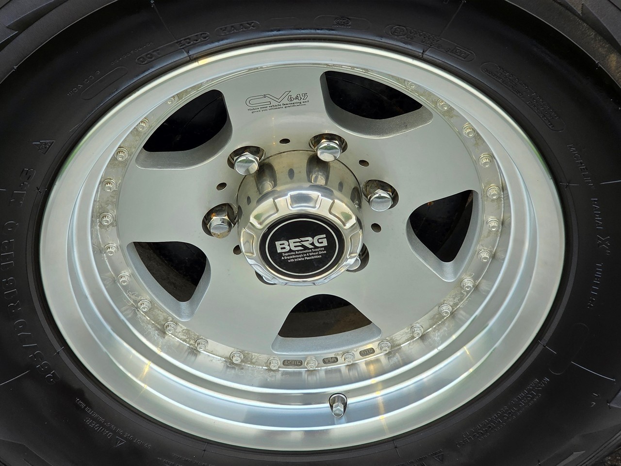 Toyota-Hilux-Surf-1996-SUV-39