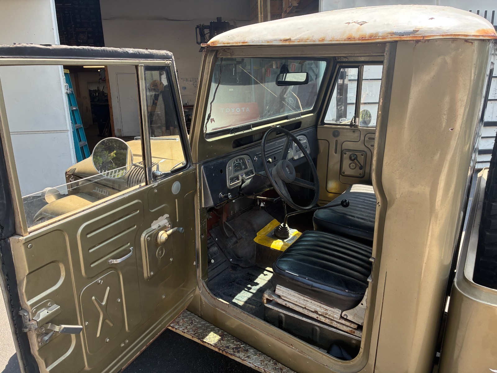 Toyota-Land-Cruiser-1963-4