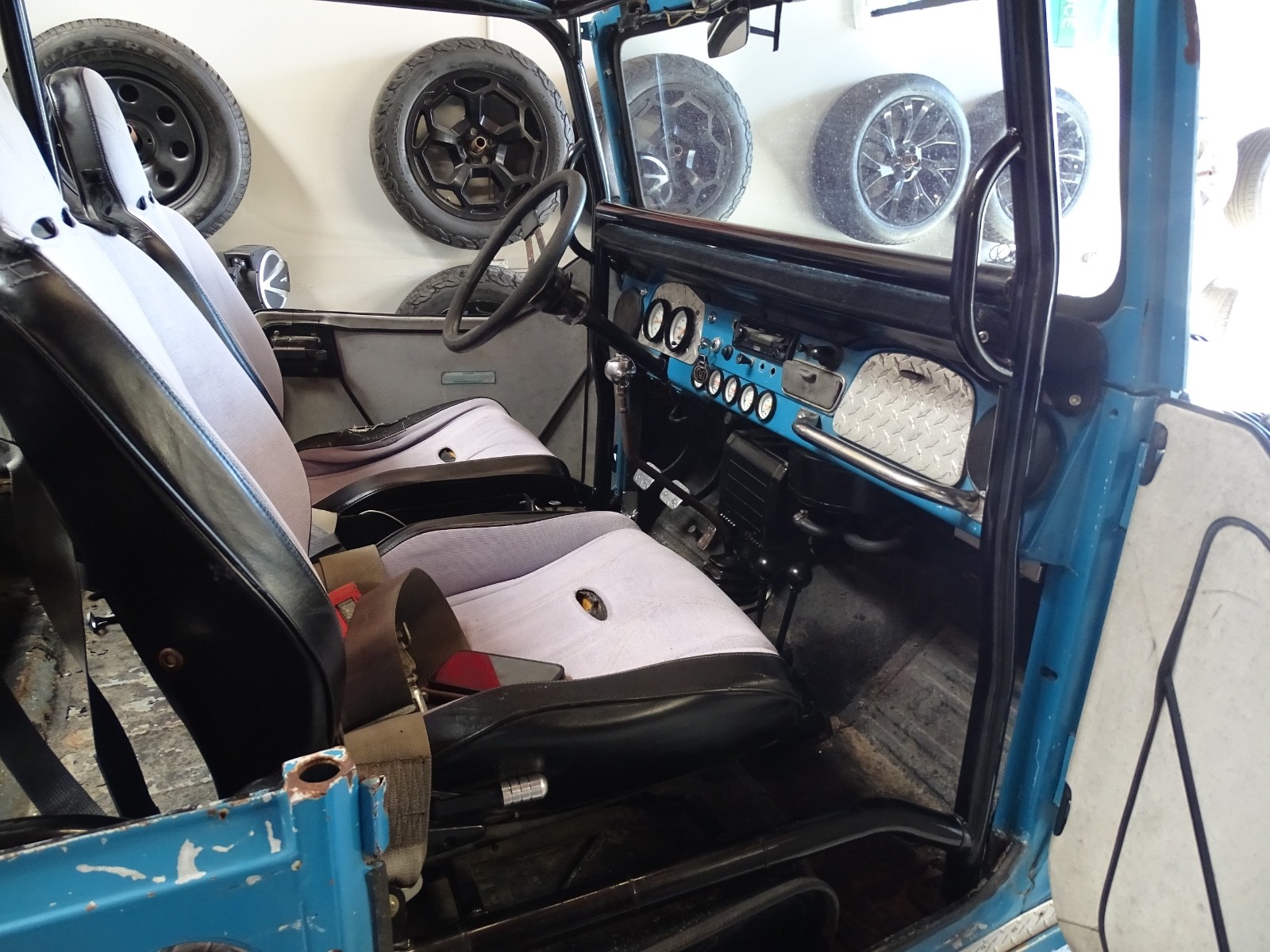 Toyota-Land-Cruiser-1968-13