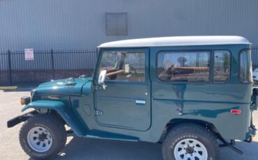 Toyota-Land-Cruiser-1977-SUV-1