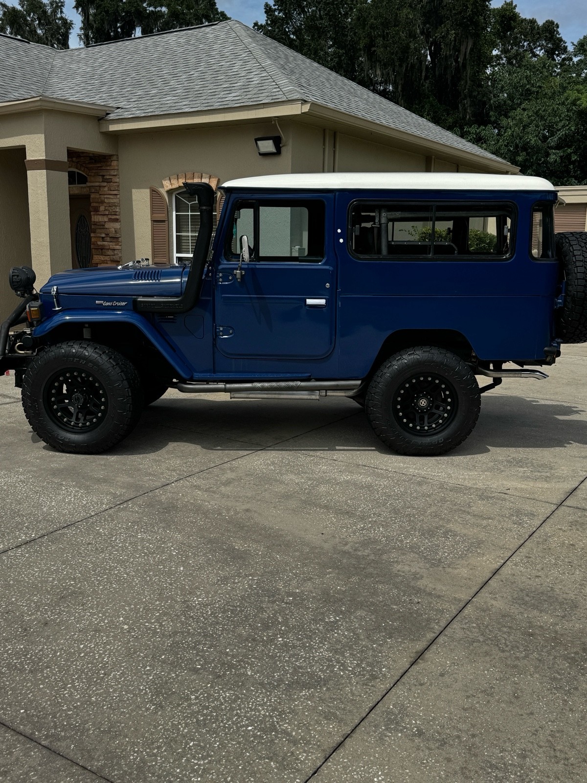 Toyota-Land-Cruiser-1979-SUV-2