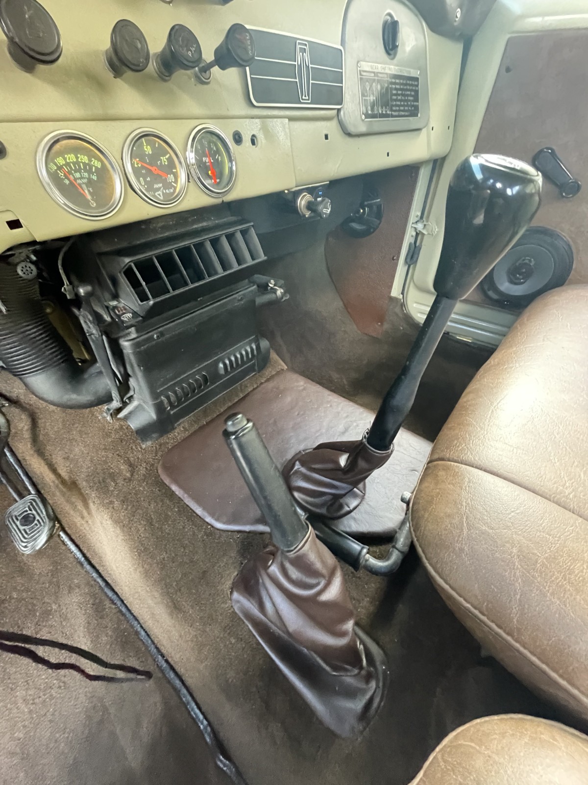 Toyota-Land-Cruiser-1982-Standard-Cab-Pickup-30