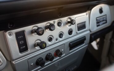 Toyota-Land-Cruiser-1984-Crew-Cab-Pickup-10