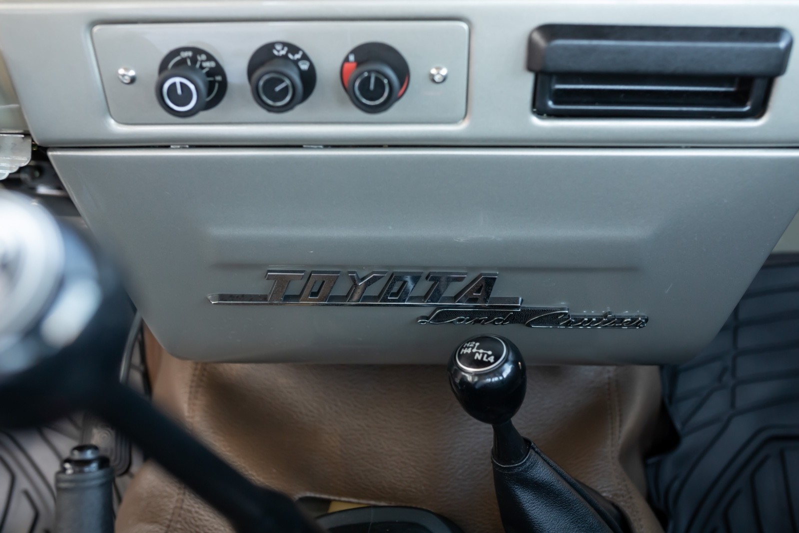 Toyota-Land-Cruiser-1984-Crew-Cab-Pickup-11