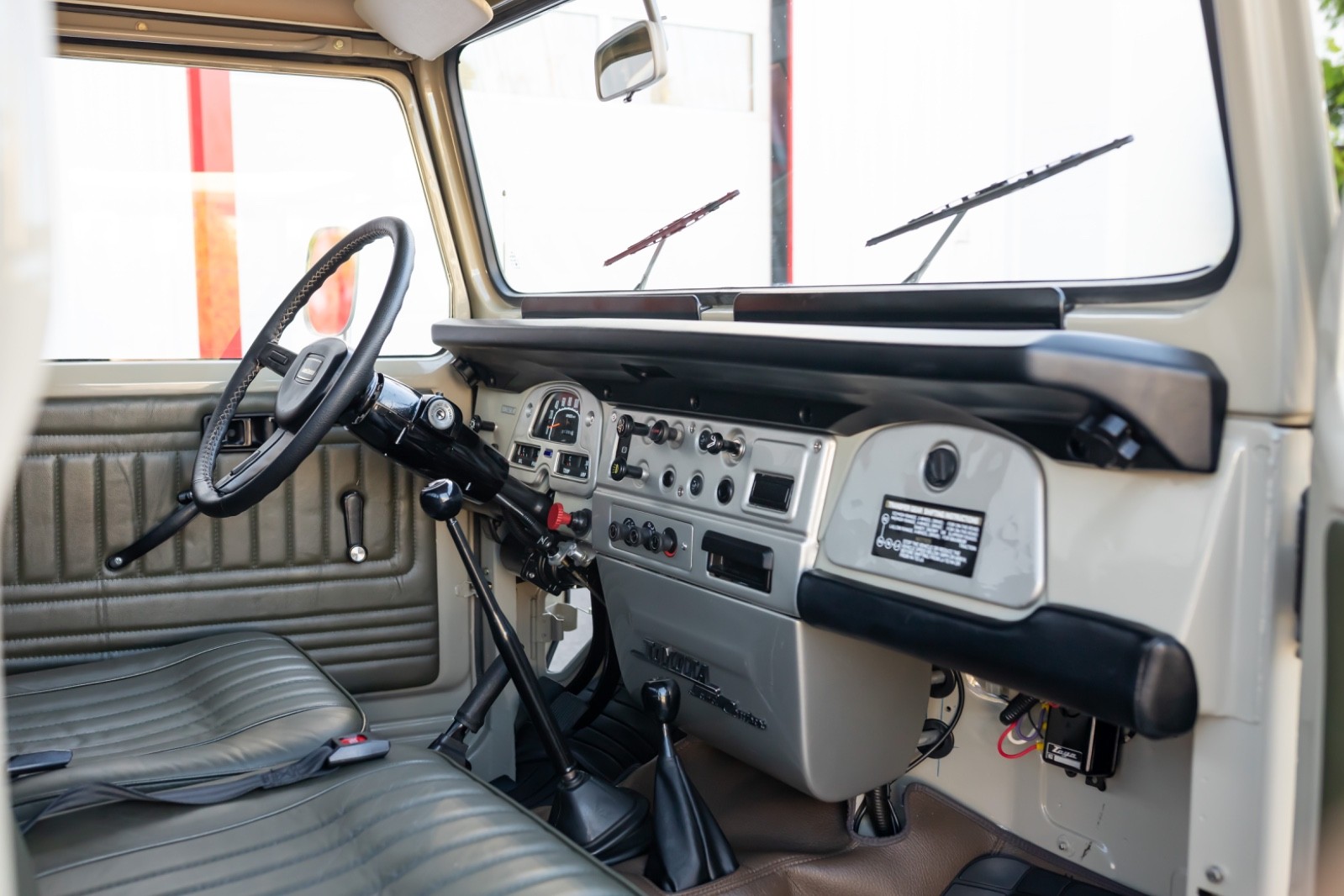 Toyota-Land-Cruiser-1984-Crew-Cab-Pickup-13