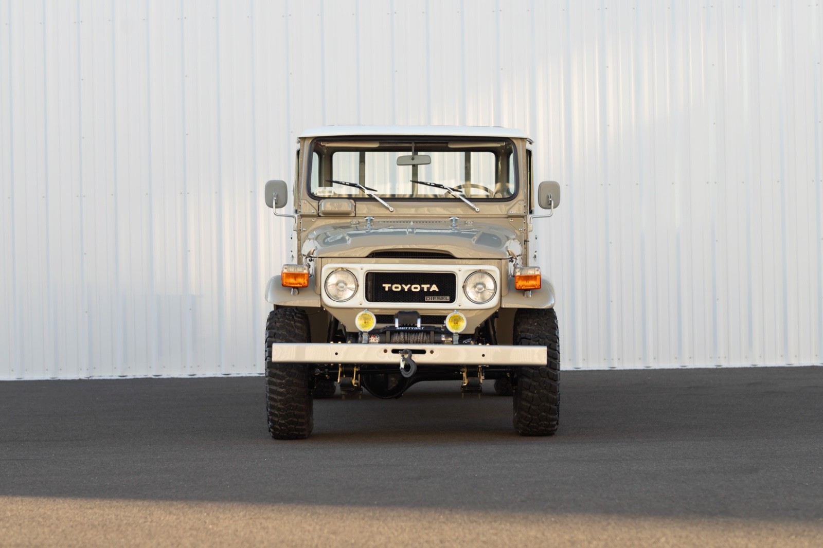 Toyota-Land-Cruiser-1984-Crew-Cab-Pickup-2
