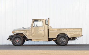Toyota-Land-Cruiser-1984-Crew-Cab-Pickup-3