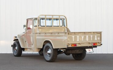 Toyota-Land-Cruiser-1984-Crew-Cab-Pickup-4