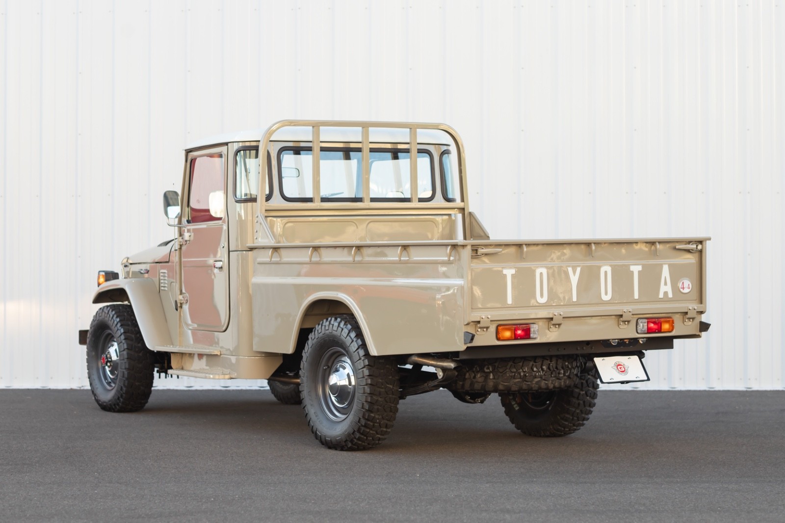 Toyota-Land-Cruiser-1984-Crew-Cab-Pickup-4