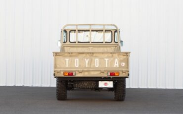 Toyota-Land-Cruiser-1984-Crew-Cab-Pickup-5