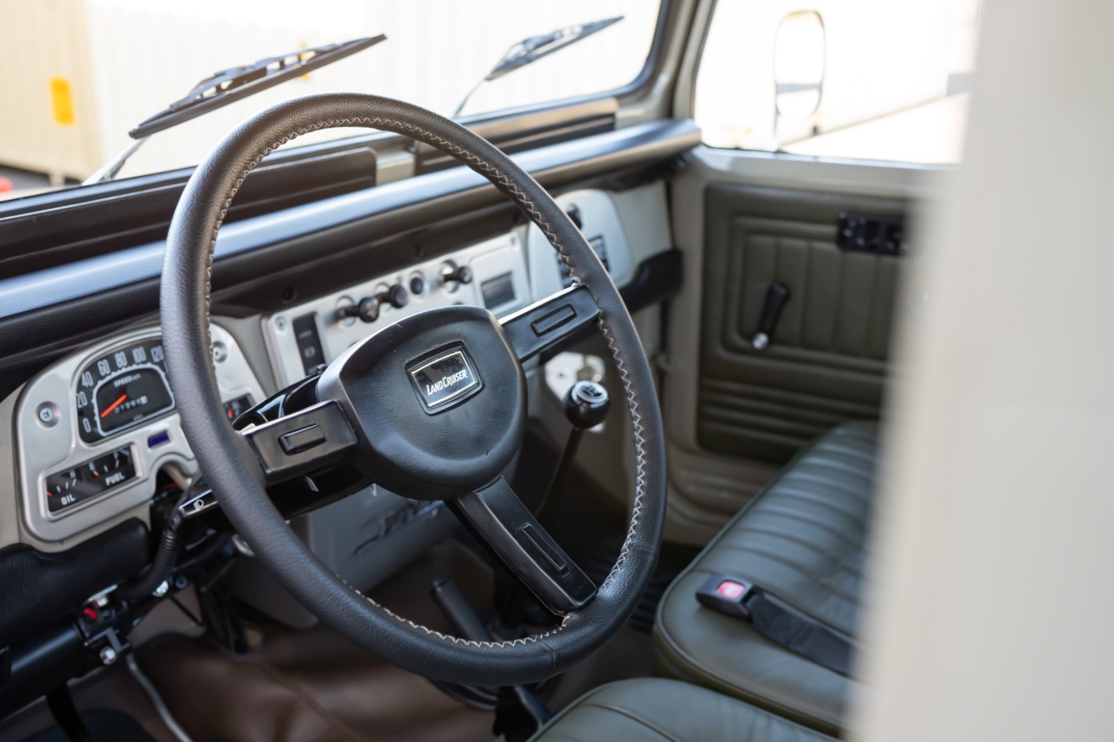 Toyota-Land-Cruiser-1984-Crew-Cab-Pickup-8