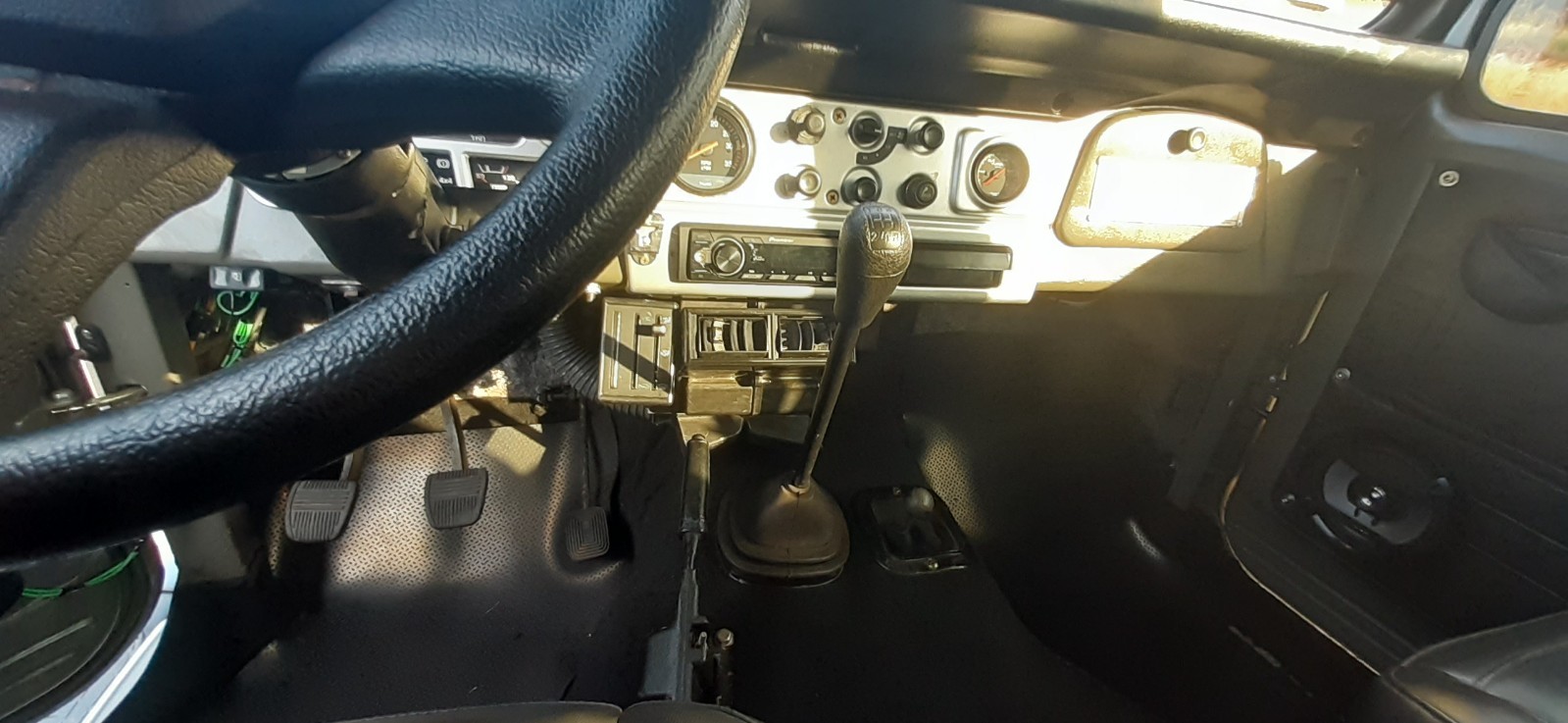 Toyota-Land-Cruiser-1990-Utility-13