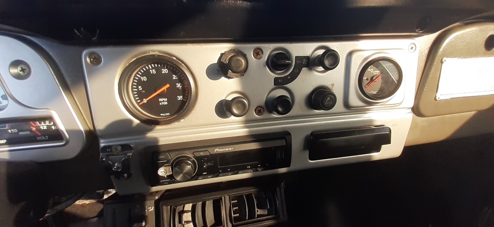 Toyota-Land-Cruiser-1990-Utility-14
