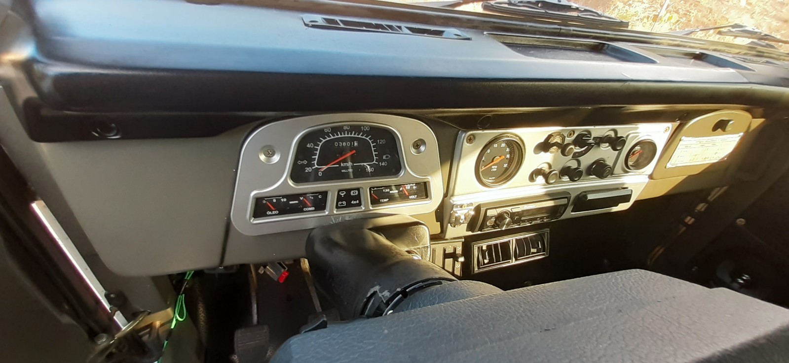 Toyota-Land-Cruiser-1990-Utility-18